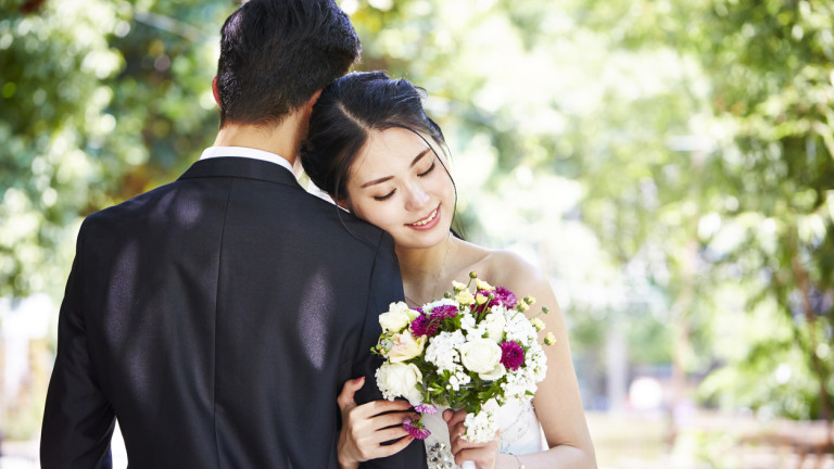 Младите двойки в Китай, които планират обикновени сватби, вместо традиционните