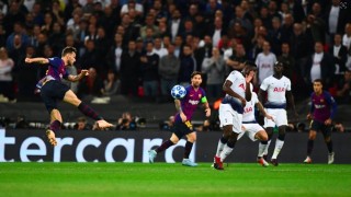 Иван Ракитич вкара много красив гол за Барселона във вратата