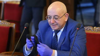 Ревизоро се хвали, че няма партийни назначения