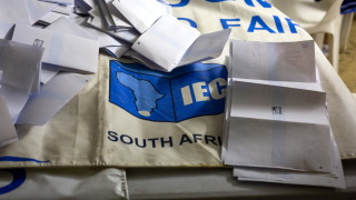 Управляващият Африкански национален конгрес води на проведените избори в ЮАР