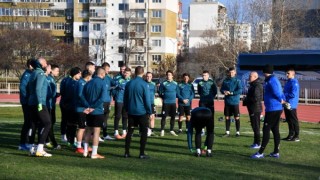 В Черно море продължават да очакват френски нападател въпреки че