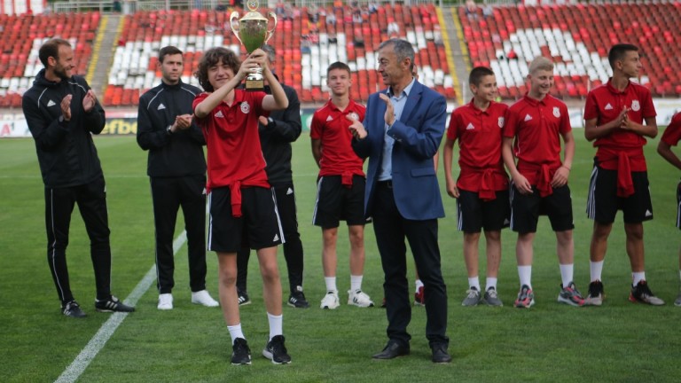 ЦСКА U14 отпразнува Купата на БФС пред феновете на "Армията"