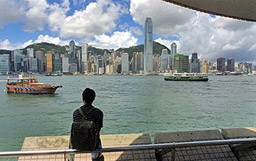 Ураганът Нисат парализира Хонг Конг