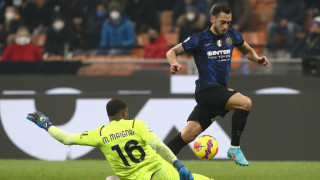 Вратарят Майк Менян настоява за заплата от поне 7 милиона