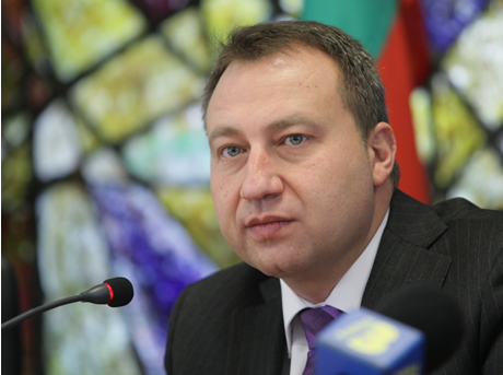 Лазаров с официална опозиция от утре