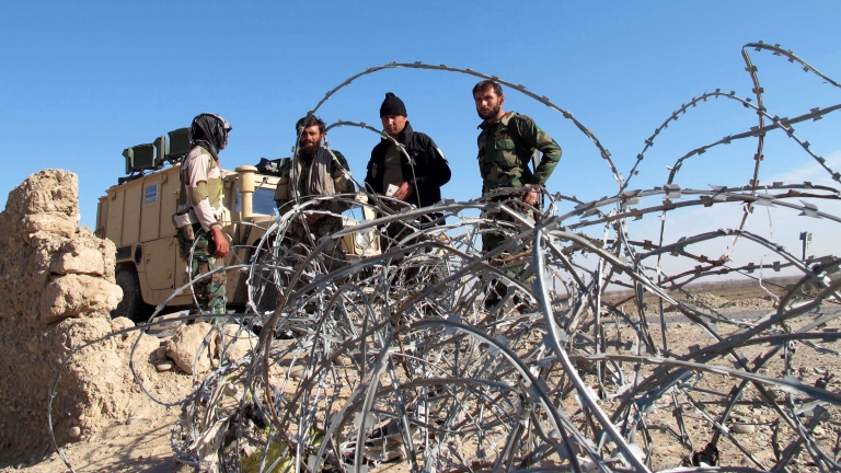 Талибаните обсадиха част от стратегически важен афганистански град