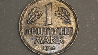 Носталгия: Германците още пазят „под дюшеците" 13 млрд. марки 