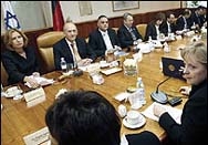 В Израел недоволни от немския на Меркел