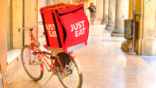 Just Eat Takeaway победи Uber за Grubhub