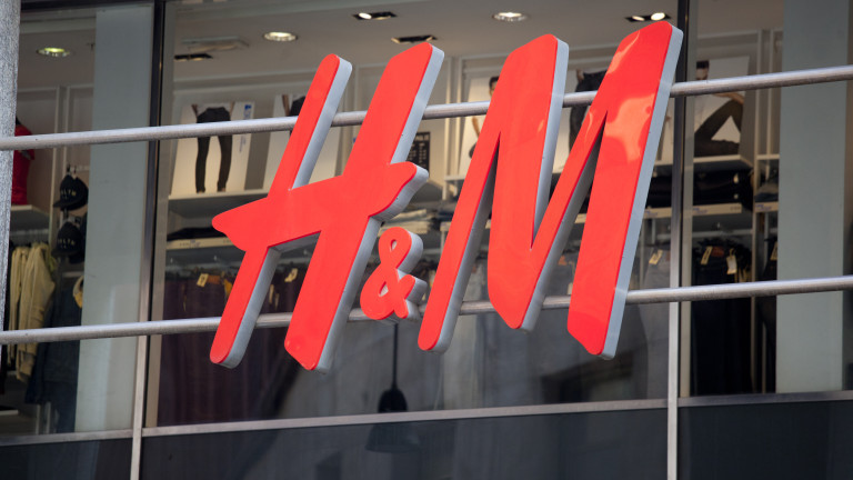 Модната компания H&M ще таксува купувачите, които връщат стоки, закупени