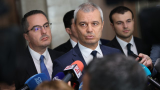 Костадин Костадинов настоя парламентът да приеме и декларация за Република