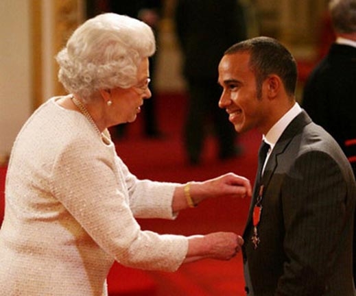 Хамилтън стана член на Почетния орден