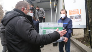 Ваксината на Moderna пристигна в склада на държавната фирма БулБио