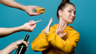 Гризане на ноктите Заспиване пред телевизора Пушене Това са само