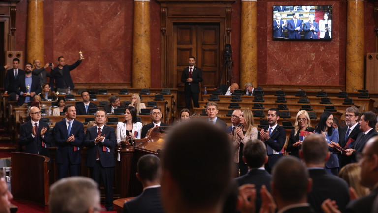 Скупщината - парламентът на Сърбия, одобри новото правителство, оглавявано от