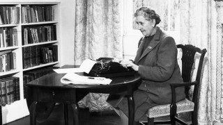 Френският превод на детективския роман на Агата Кристи И тогава