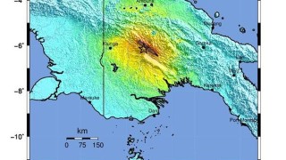 Най малко 18 души са загинали във вчерашното земетресение с