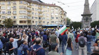 С възгласи Мафията вън започна протестът пред централата на ДПС