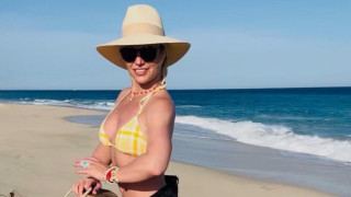 Бритни Спиърс отново захвърли всички дрехи