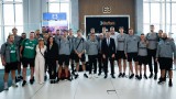Волейболистите ни кацнаха в София! Венци и рози за героите