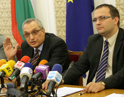 Мартин Димитров заплаши с оставка, ако няма Синя коалиция