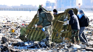 Руските разследващи се опитват да разчетат последните разговори на пилотите на разбилия се Боинг