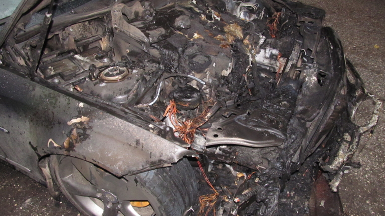 Подпалили колата на кюстендилчанин, според полицията - нямало умисъл
