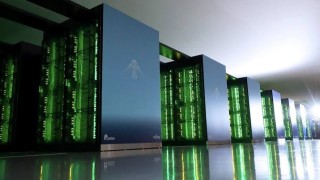 Fujitsu инсталира най-бързата система за суперкомпютри в Германия. Ще изследва произхода на Вселената 