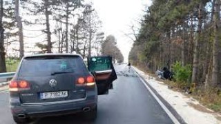 Челен удар между две коли на пътя Разград Кубрат взе две