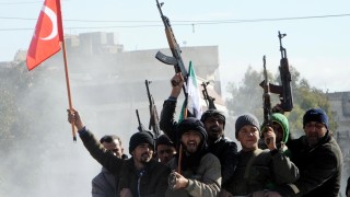 Подкрепяни от Анкара бунтовници навлязоха в контролирания от сирийски кюрди