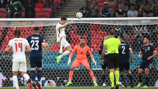 Вратарят на шотландския национален отбор Крейг Гордън ще пропусне всички