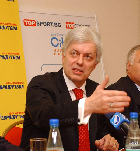 Вальо Михов събира спешно Управителния съвет на ПФЛ