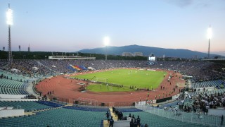 Двадесет и трима футболни фенове са задържани преди и по