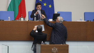 Лукойл Нефтохим Бургас ще работи още една година с руски