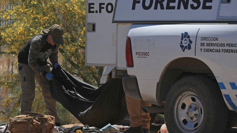Откриха телата на 19 мъже, струпани в задната част на камион в Мексико