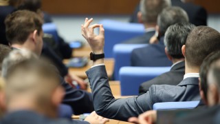 През се юни наблюдава известна консолидация на управляващото мнозинство и