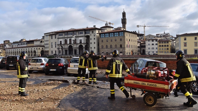Най-малко един загинал при срутване на строителна площадка във Флоренция