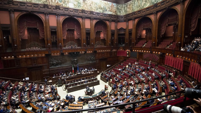 Италия решава с референдум дали да намали депутатите 