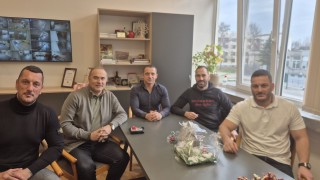 Директорът на държавното спортно училище Ген Владимир Стойчев бившото спортно