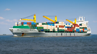 40% от всички товари на транспортните кораби се състоят от изкопаеми горива