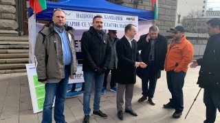 Поканиха Борисов да се научи да гласува машинно