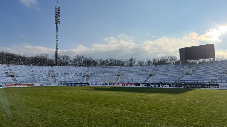 Теренът на стадион "Васил Левски" е готов за мача ЦСКА - Рома