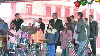 Гордейте се, заяви Петков на деца на загинали МВР-служители