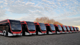 Неизвестни извършители изпочупиха тролей и четири автобуса в Стара Загора