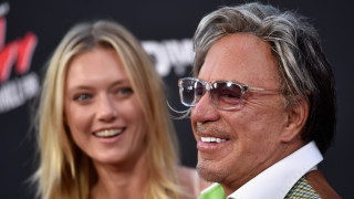 Седмицата започна с новината че Мики Рурк изпитва сериозни финансови