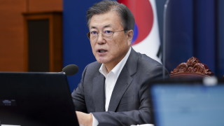 Оттеглящият се либерален президент на Южна Корея защити политиката си