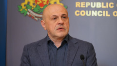 Дончев упрекна Радев, че не задействал купуване на самолети за пожарите с кабинетите си