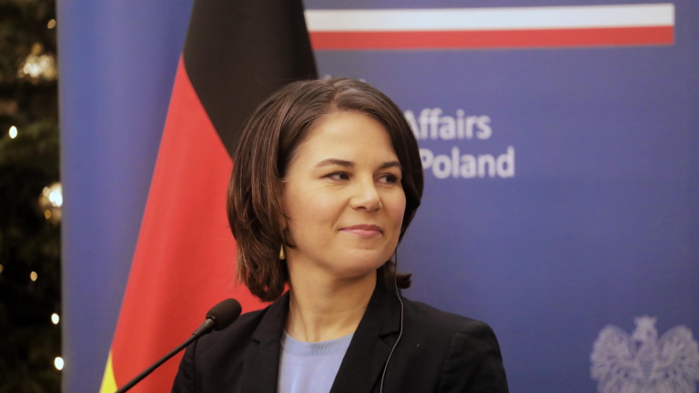Германският външен министър Аналена Бербок обяви, че спорният газопровод Северен
