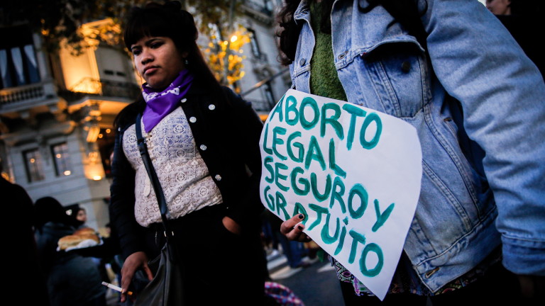 Хиляди аржентинци на протести "за" и "срещу" абортите 