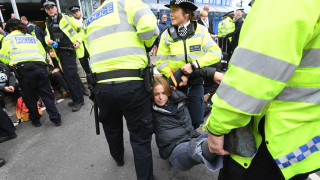 Климатични активисти блокираха централата на БиБиСи в Лондон